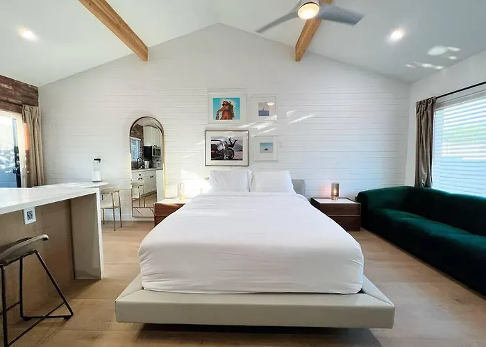Ash And Ko Aparthotel