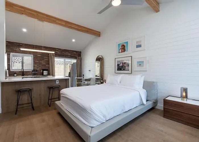 Ash And Ko Aparthotel 4*