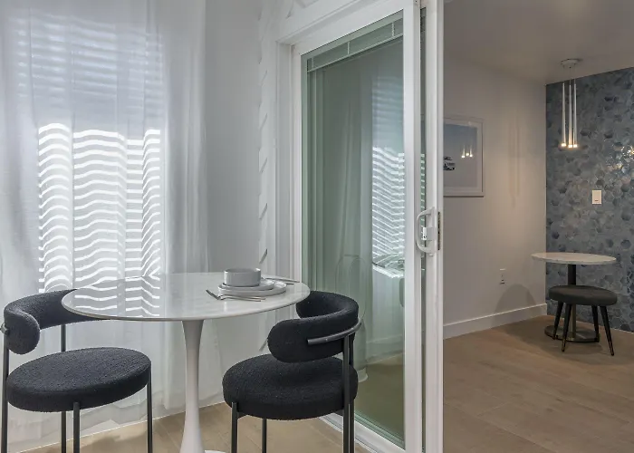 Ash And Ko Aparthotel 4*